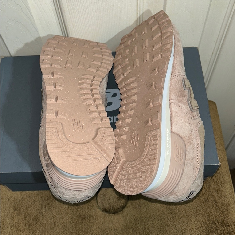 New Balance Women's 574 V2 Sea Salt Sneaker - Picture 6 of 8
